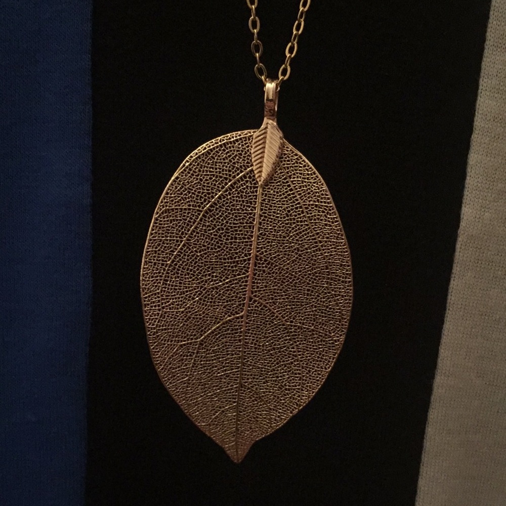 Leaf necklace - Picture 7 of 7